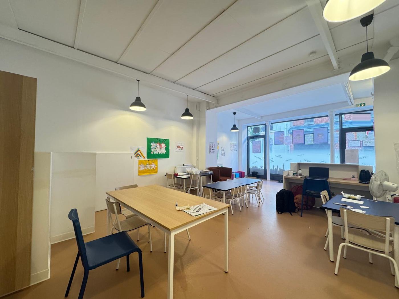 Local de bureaux loué à Paris 17e, rez-de-chaussée avec vitrine sur rue